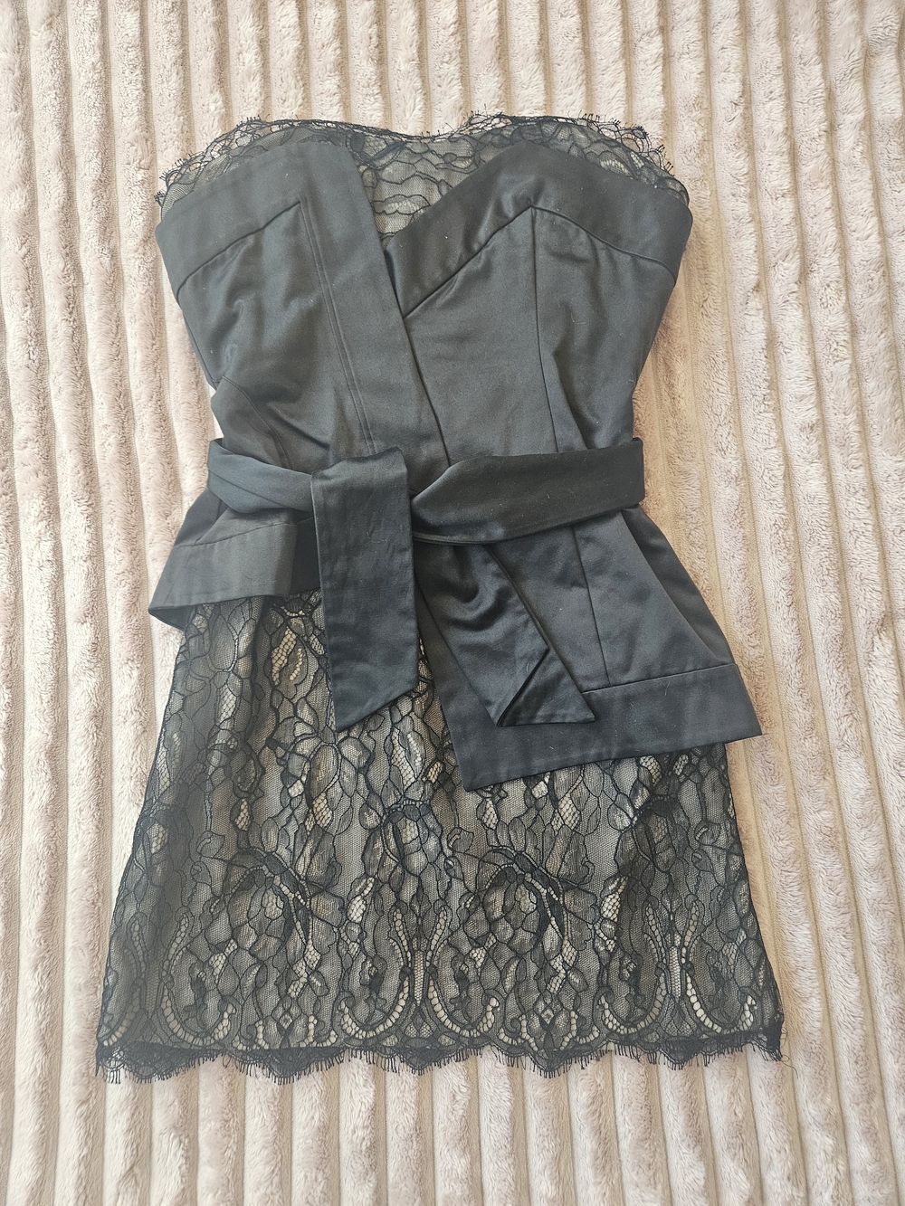 BCBGMAXAZRIA Runway Black Lace & Satin Peplum Strapless Dress - Size 4